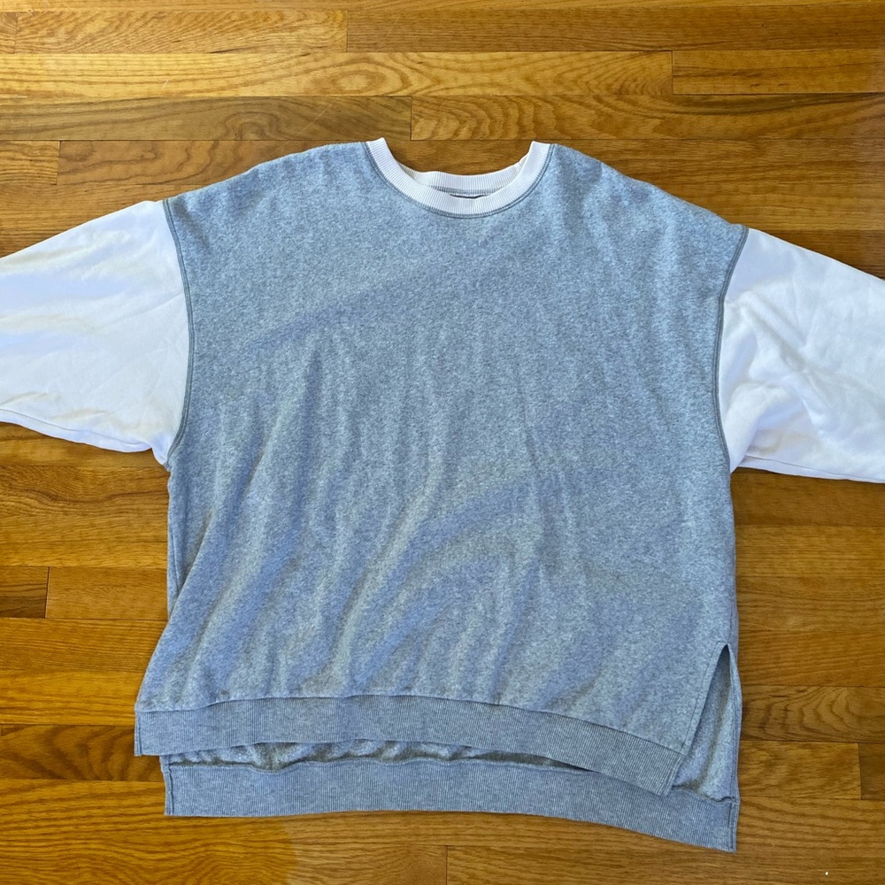 American eagle gray woman’s crewneck